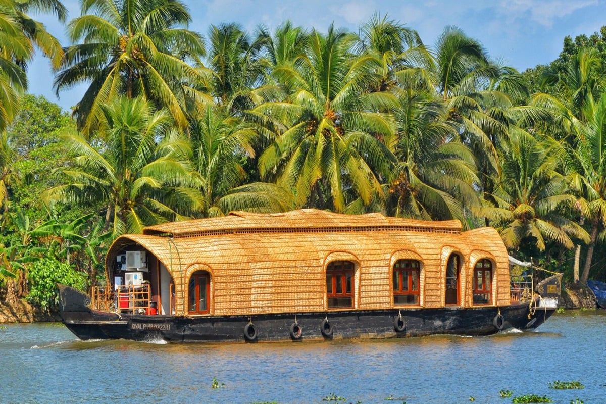 Shalini Cabs and Travels Nagercoil - Kerala Tour